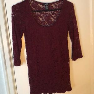 Burgundy lace 3/4 length shirt